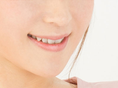 「審美歯科」の診察内容って？ホワイトニング・矯正・インプラントの治療方法を知りたい！